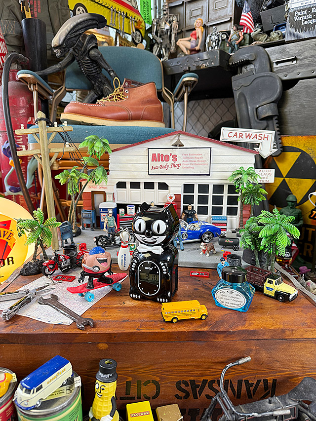 目玉がキョロキョロ動く！　キットキャット　デジタルアラームクロック　（クラシックブラック）　MADE IN U.S.A.　置き時計　アラーム機能 |  | 04