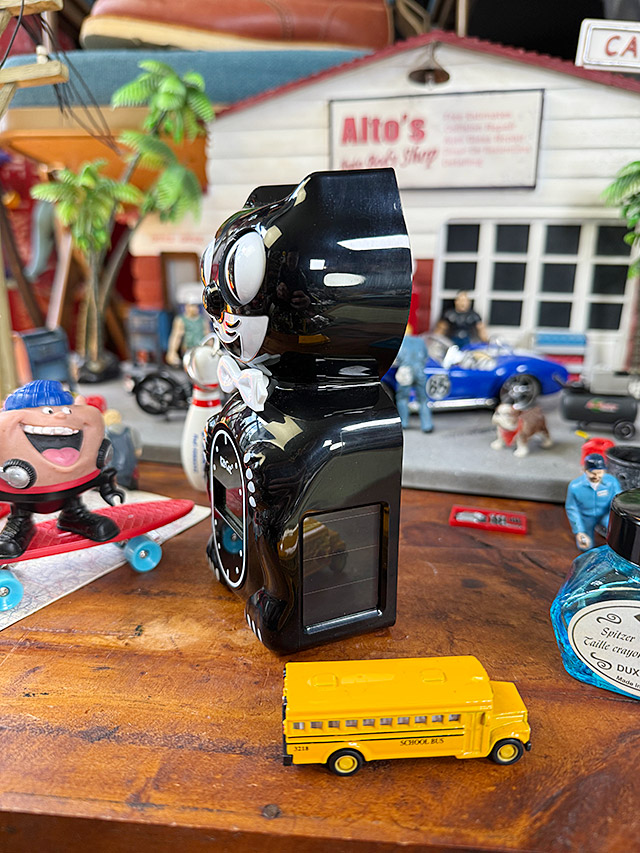 目玉がキョロキョロ動く！　キットキャット　デジタルアラームクロック　（クラシックブラック）　MADE IN U.S.A.　置き時計　アラーム機能 |  | 05