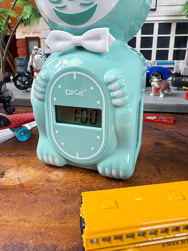 目玉がキョロキョロ動く！　キットキャット　デジタルアラームクロック　（オーシャンウェーブ）　MADE IN U.S.A.　置き時計　アラーム機能 |  | 03