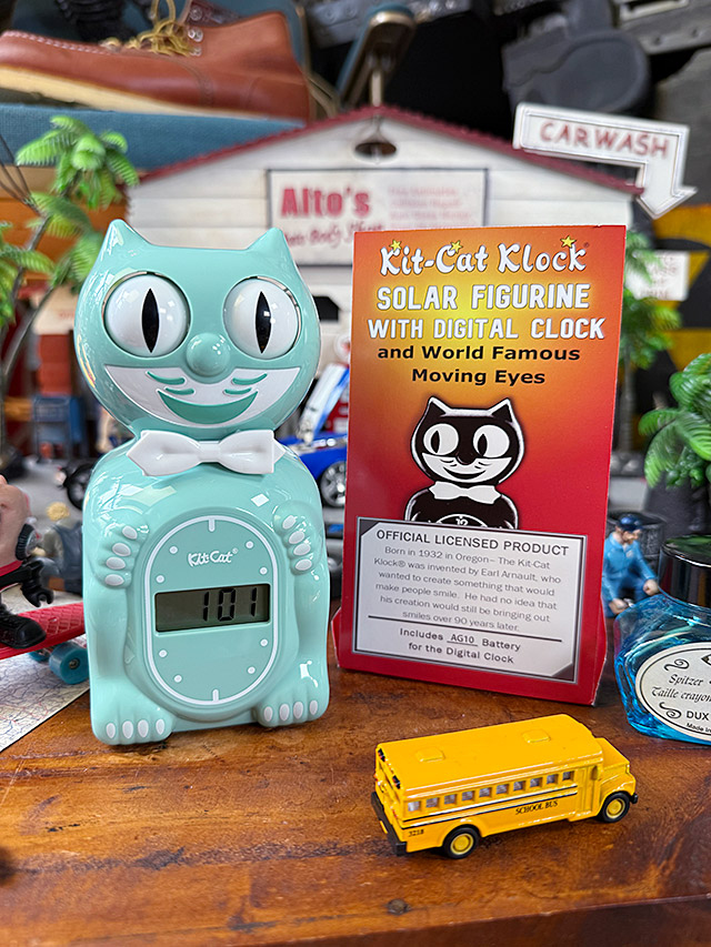 目玉がキョロキョロ動く！　キットキャット　デジタルアラームクロック　（オーシャンウェーブ）　MADE IN U.S.A.　置き時計　アラーム機能 |  | 06