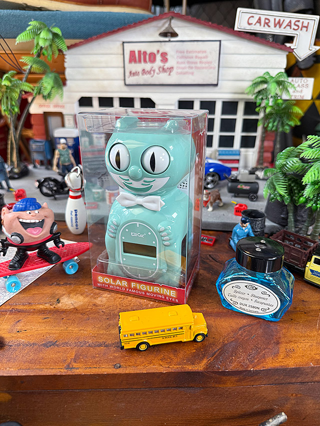 目玉がキョロキョロ動く！　キットキャット　デジタルアラームクロック　（オーシャンウェーブ）　MADE IN U.S.A.　置き時計　アラーム機能 |  | 09