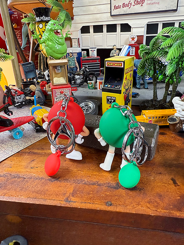 M&M's　PVCフィギュア　キーホルダー　（2体セット） ■ アメリカン雑貨 アメリカ雑貨 |  | 04
