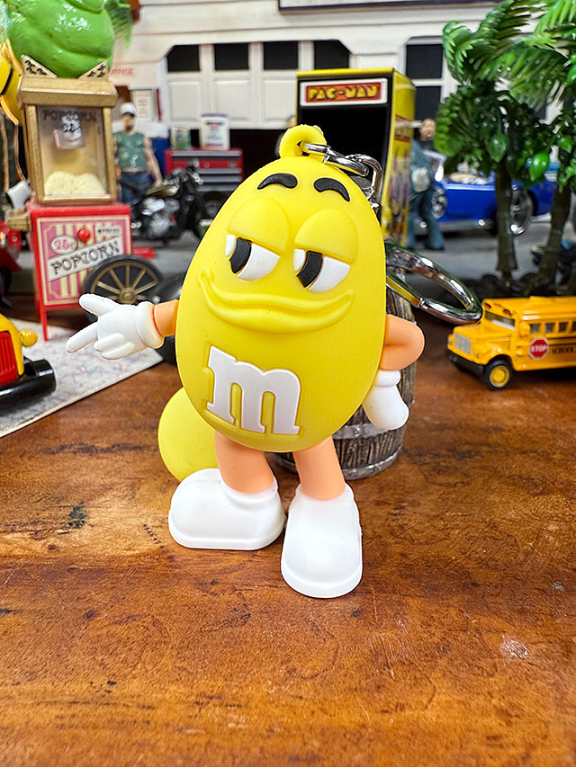 M&M's PVCフィギュア キーホルダー （イエロー） □ アメリカン雑貨