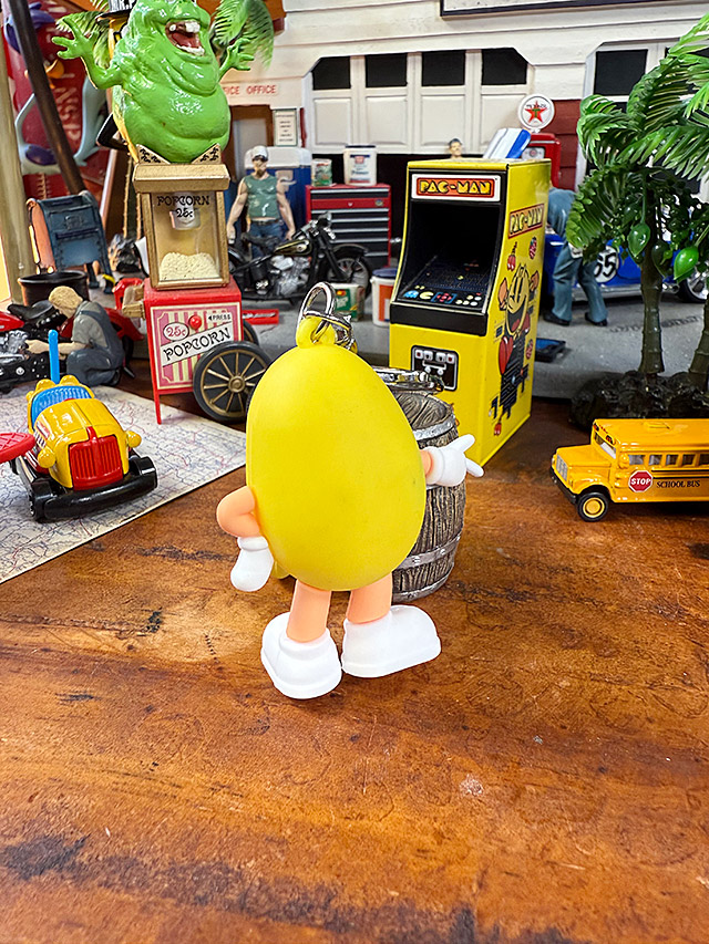 M&M's PVCフィギュア キーホルダー （イエロー） □ アメリカン雑貨