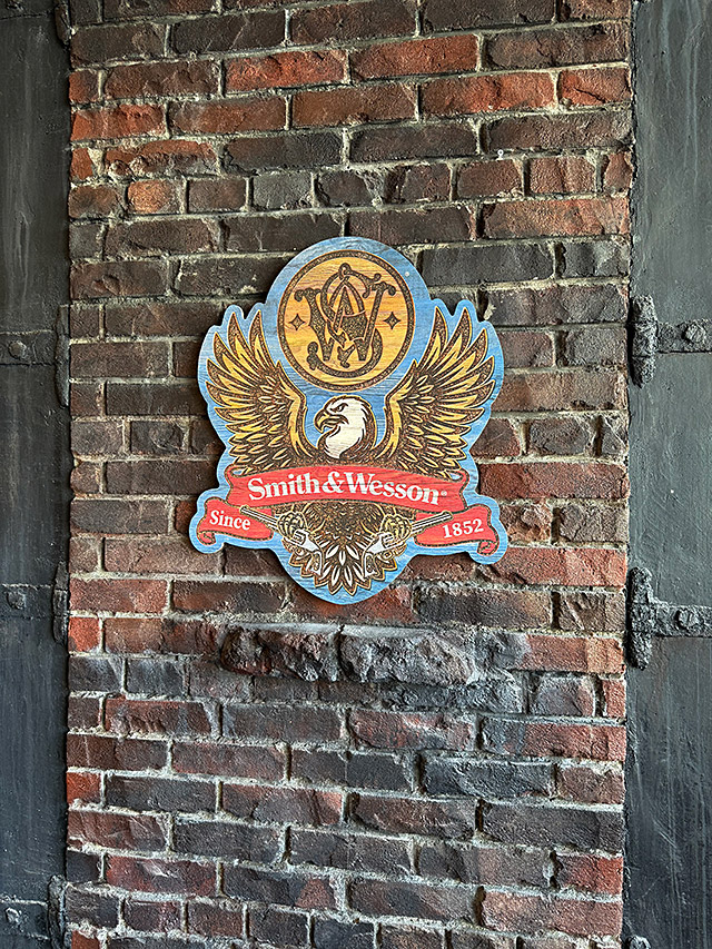 ビッグサイズ　ウッドサイン　（スミス＆ウェッソン）　MDF　木製看板 ■ アメリカン雑貨 アメリカ雑貨 |  | 03