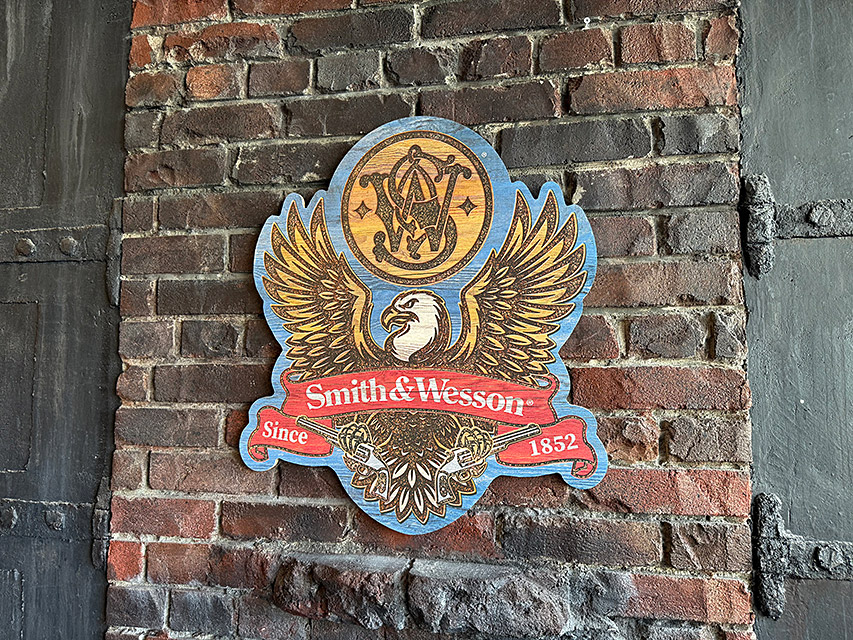 ビッグサイズ　ウッドサイン　（スミス＆ウェッソン）　MDF　木製看板 ■ アメリカン雑貨 アメリカ雑貨 |  | 05