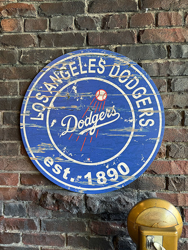 新品MLB公式ドジャースウッド栓抜きサイン看板インテリアdodgers 新品MLB公式ドジャースウッド栓抜きサイン看板インテリアdodgers