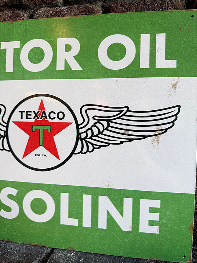 テキサコ　モーターオイル　＆　ガソリン　ヴィンテージ　ブリキ看板　（ウイングロゴ） ■ アメリカ雑貨 アメリカン雑貨 |  | 01