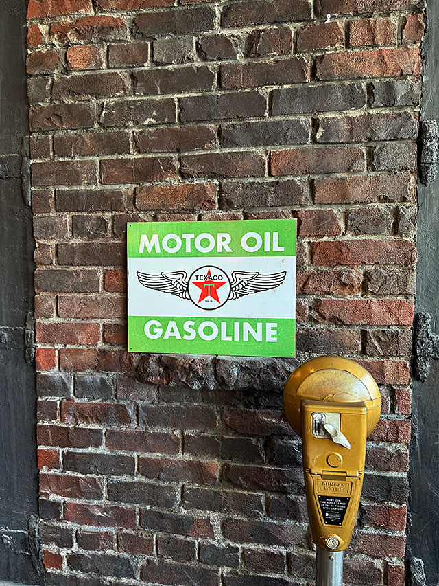 テキサコ　モーターオイル　＆　ガソリン　ヴィンテージ　ブリキ看板　（ウイングロゴ） ■ アメリカ雑貨 アメリカン雑貨 |  | 02