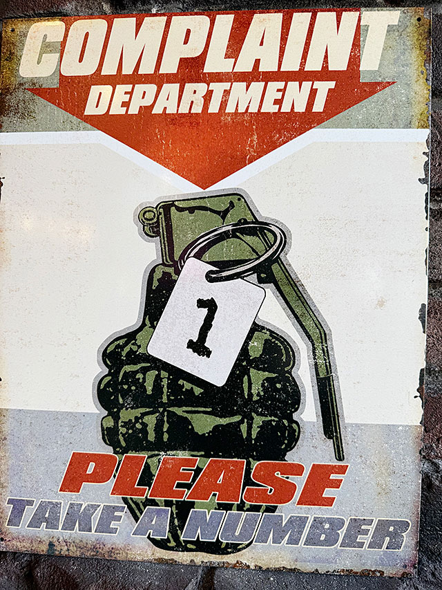 「苦情受け付けセンター　番号札を取ってお待ち下さい」　ジョーク看板　ブリキ看板　手榴弾 ■ アメリカン雑貨 アメリカ雑貨 |  | 01