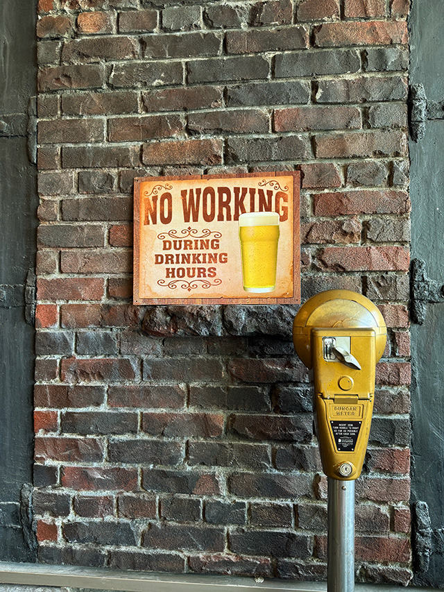 「飲む時間に働くな」　ビールを飲もうのブリキ看板　ジョーク看板 ■ アメリカン雑貨 アメリカ雑貨 |  | 03