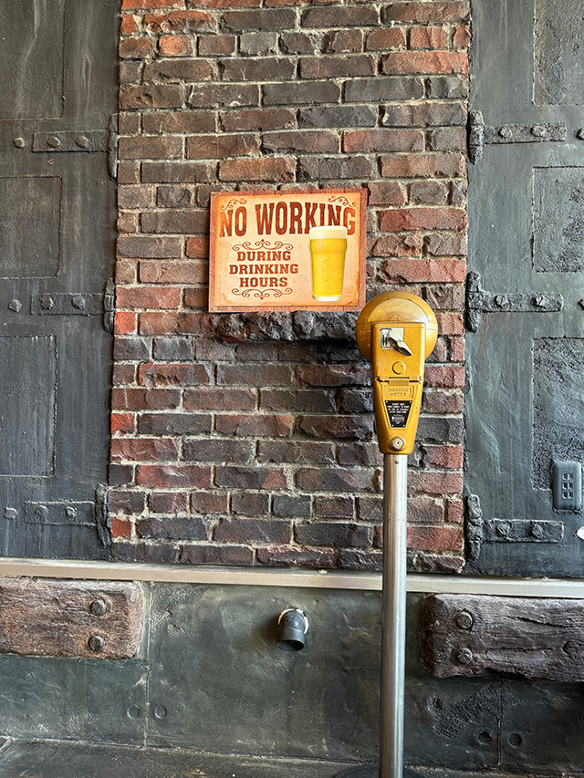「飲む時間に働くな」　ビールを飲もうのブリキ看板　ジョーク看板 ■ アメリカン雑貨 アメリカ雑貨 |  | 04