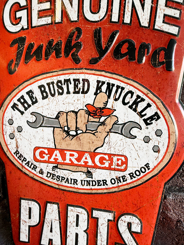 バステッドナックルガレージ ブリキ看板 （ジャンクヤードパーツ
