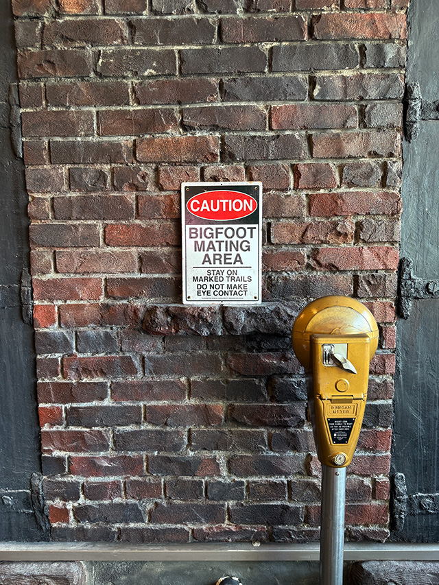 注意！　ビッグフット交尾エリア　警告看板　ブリキ看板　ジョーク看板 ■ アメリカン雑貨 アメリカ雑貨 |  | 02