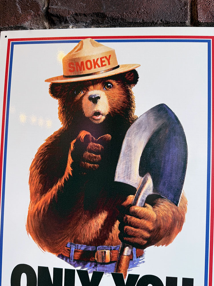 スモーキーベアー　ブリキ看板　（ ONLY YOU）　■ アメリカ雑貨 アメリカン雑貨 |  | 01