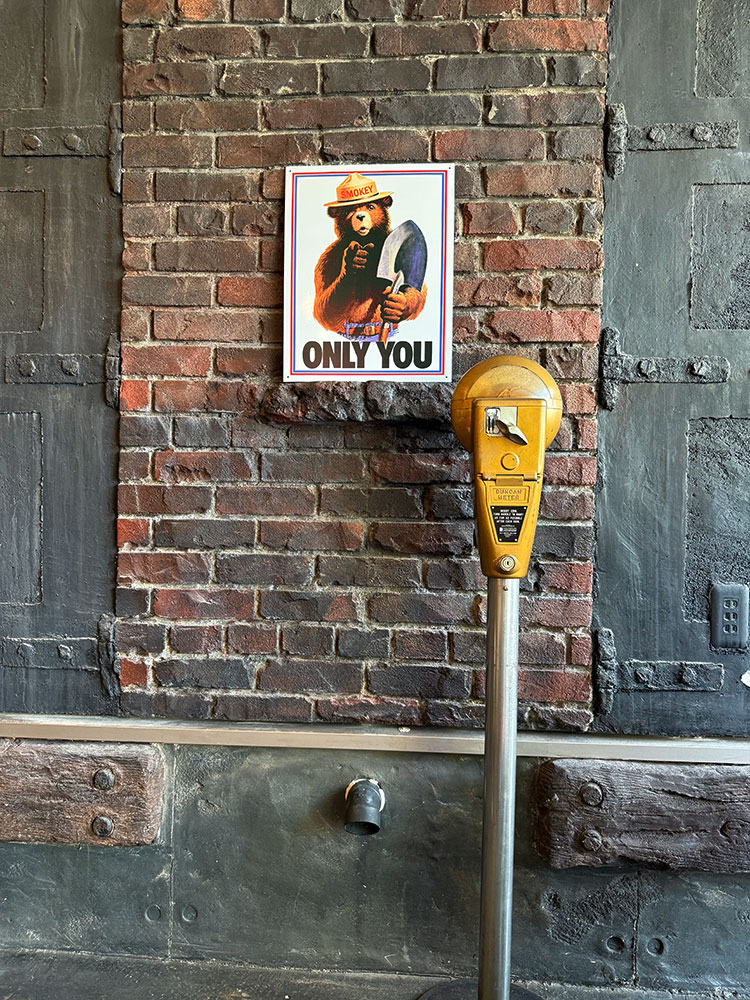 スモーキーベアー　ブリキ看板　（ ONLY YOU）　■ アメリカ雑貨 アメリカン雑貨 |  | 03