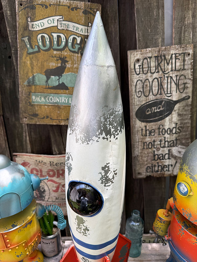 ジャンクヤード ブリキ レトロロケット ガーデンオブジェ ソーラー