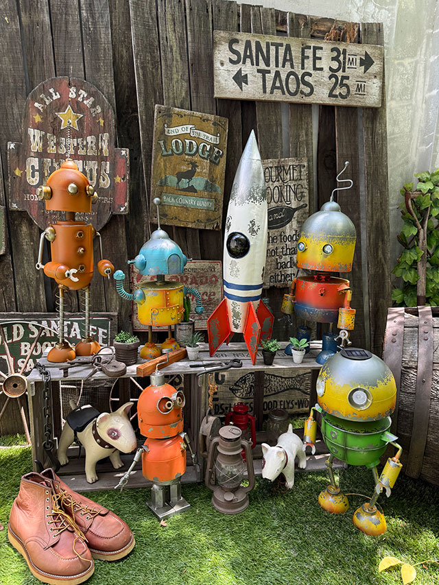 ジャンクヤード ブリキ レトロロケット ガーデンオブジェ ソーラー