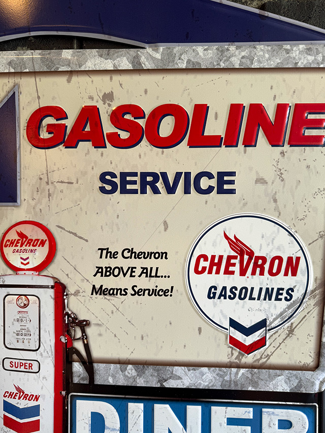 シェブロン　ロードサイドダイナー　エンボスティンサイン　ブリキ看板 ■ アメリカン雑貨 アメリカ雑貨 |  | 01