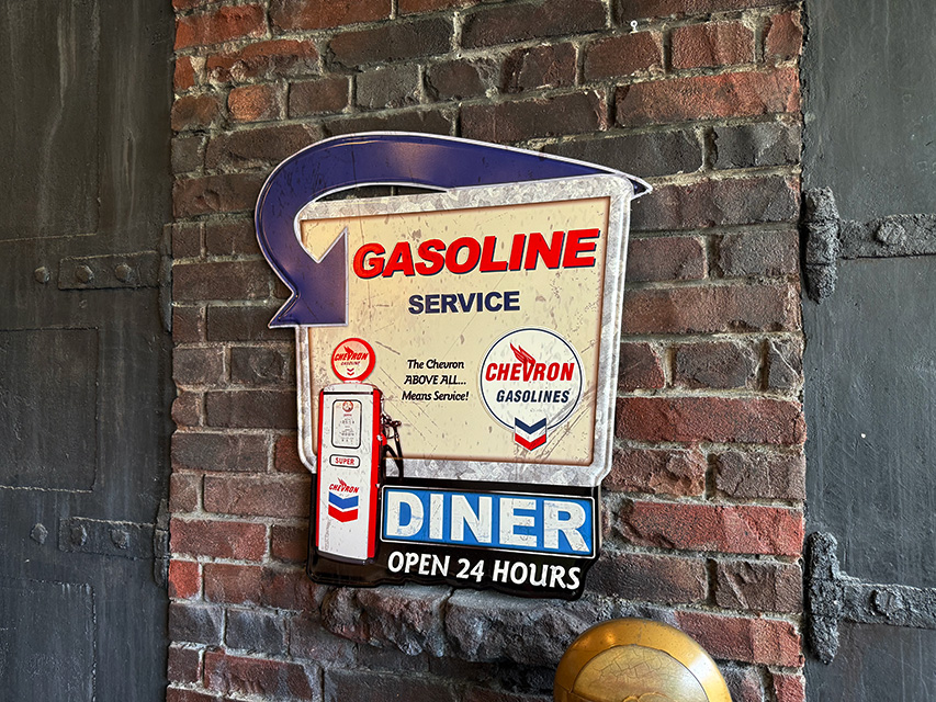 シェブロン　ロードサイドダイナー　エンボスティンサイン　ブリキ看板 ■ アメリカン雑貨 アメリカ雑貨 |  | 05
