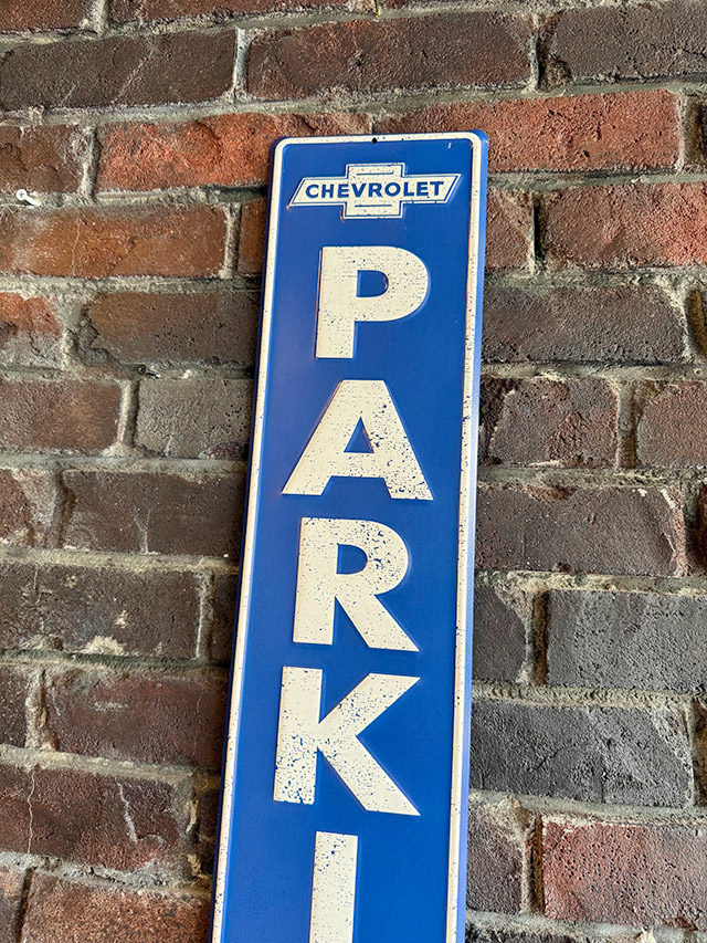 シボレー　専用駐車場　パーキングサイン　エンボス　ティンサイン　ブリキ看板 ■ アメリカン雑貨 アメリカ雑貨 |  | 01
