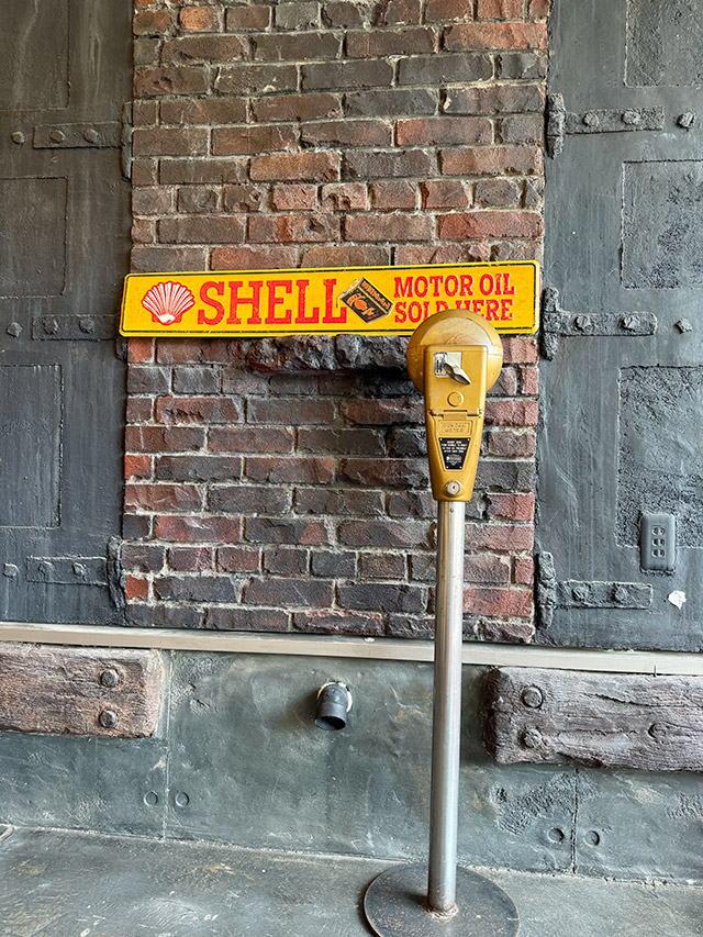 シェル　ストリートサイン　（SHELL MOTOR OIL SOLD HERE）　エンボス　ティンサイン　ブリキ看板 ■ アメリカン雑貨 アメリカ雑貨 |  | 04