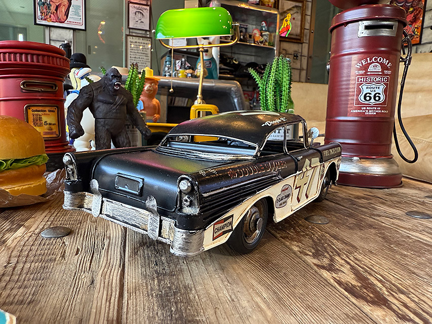 シボレー ベルエア ストックカー ブリキオブジェ （ブラック×ホワイト