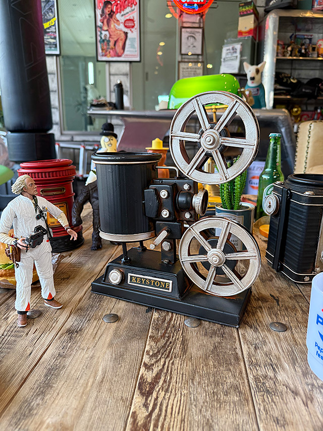 映画の映写機　フラワーポット　ブリキオブジェ ■ アメリカン雑貨 アメリカ雑貨 | 