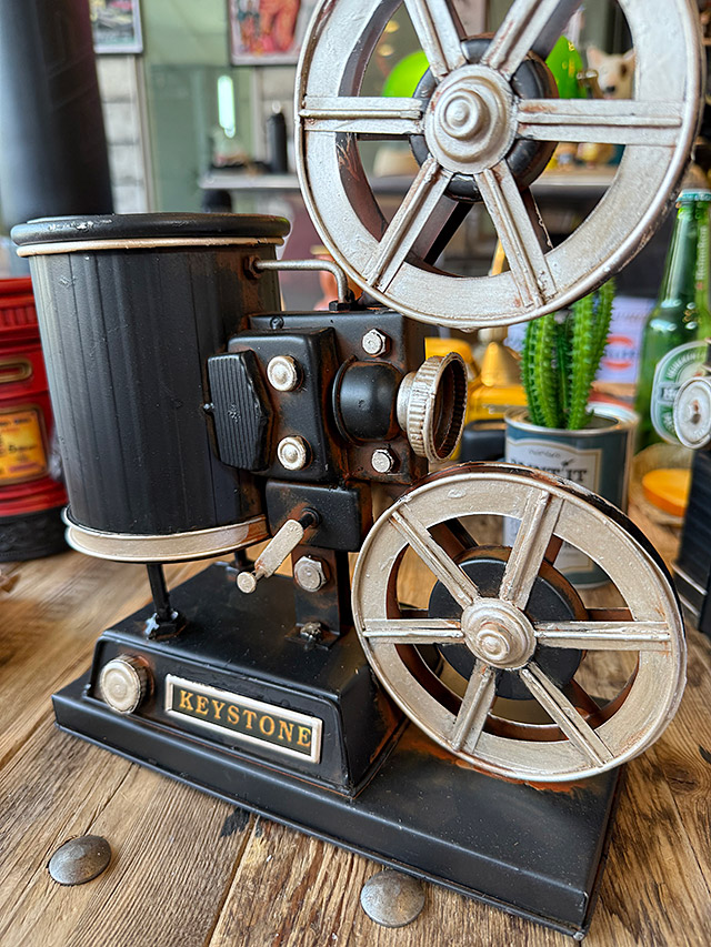 映画の映写機　フラワーポット　ブリキオブジェ ■ アメリカン雑貨 アメリカ雑貨 |  | 02