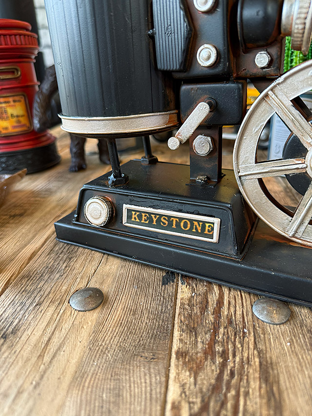 映画の映写機　フラワーポット　ブリキオブジェ ■ アメリカン雑貨 アメリカ雑貨 |  | 03