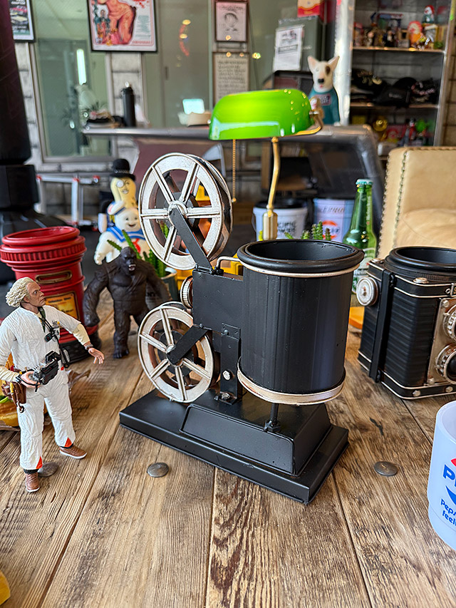 映画の映写機　フラワーポット　ブリキオブジェ ■ アメリカン雑貨 アメリカ雑貨 |  | 05