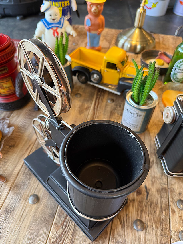 映画の映写機　フラワーポット　ブリキオブジェ ■ アメリカン雑貨 アメリカ雑貨 |  | 06