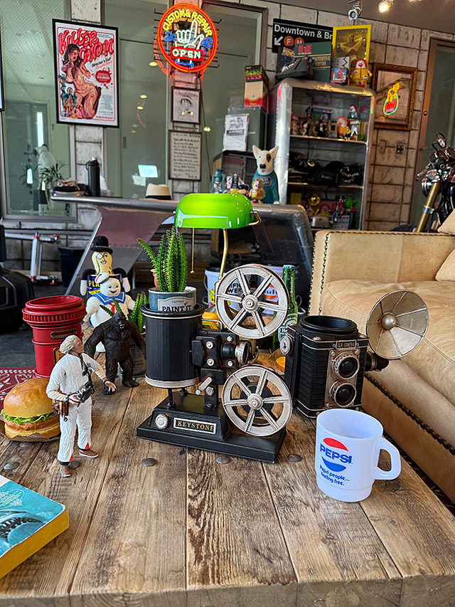 映画の映写機　フラワーポット　ブリキオブジェ ■ アメリカン雑貨 アメリカ雑貨 |  | 07