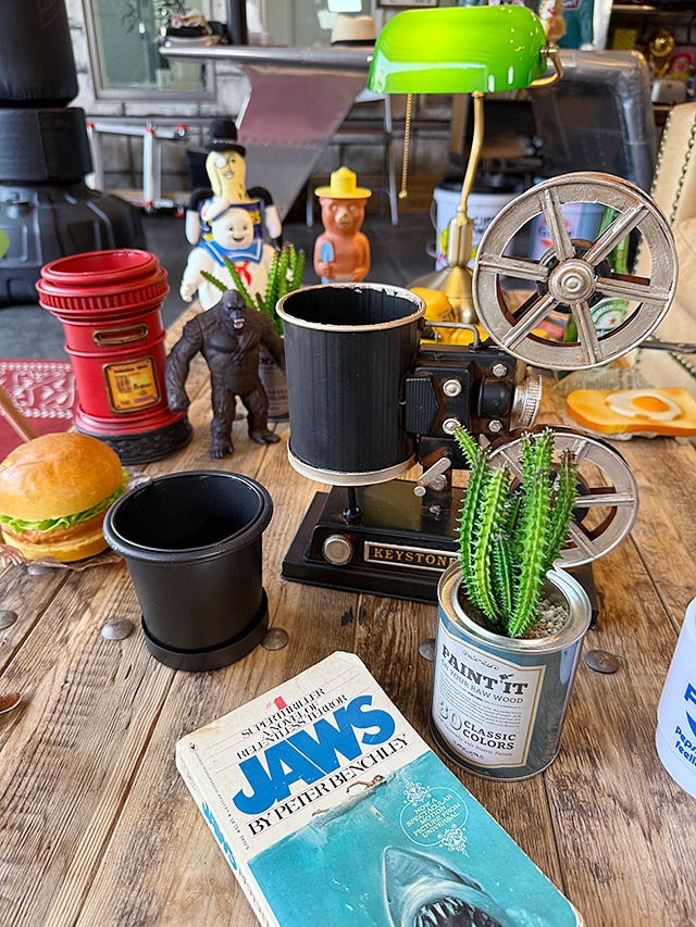 映画の映写機　フラワーポット　ブリキオブジェ ■ アメリカン雑貨 アメリカ雑貨 |  | 08