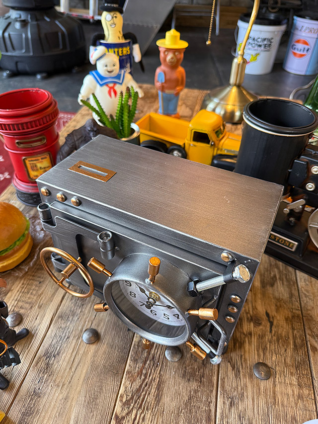 銀行の金庫みたいな　デスククロック　シークレットボックス　置き時計 ■ アメリカン雑貨 アメリカ雑貨 |  | 01