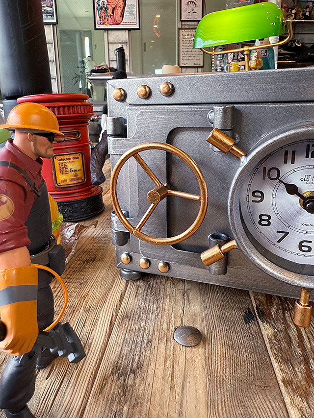 銀行の金庫みたいな　デスククロック　シークレットボックス　置き時計 ■ アメリカン雑貨 アメリカ雑貨 |  | 03