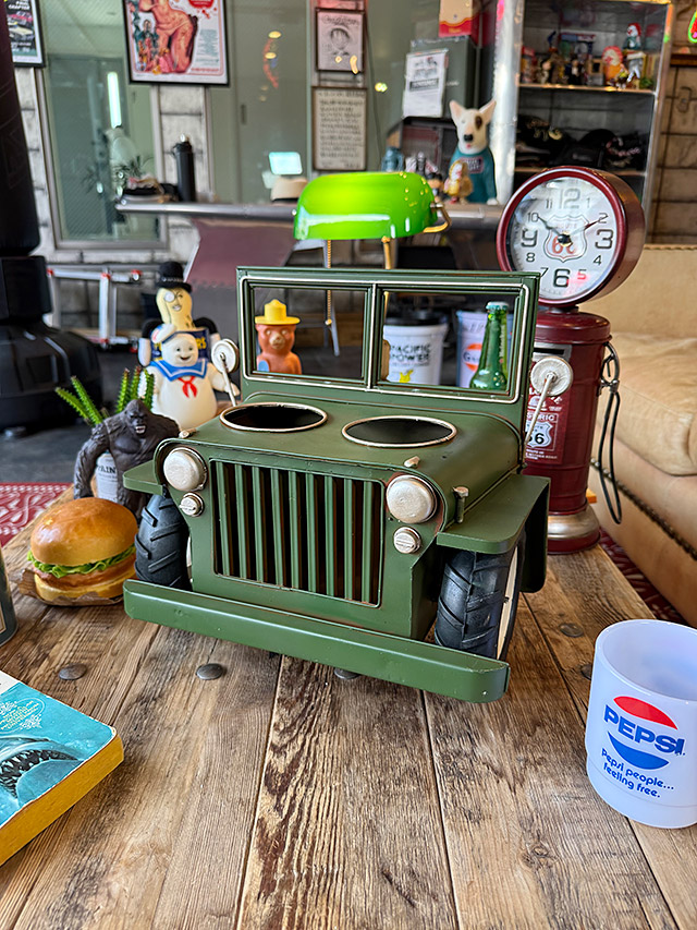 ジープ　ボトルホルダー＆フラワーポット　ブリキオブジェ ■ アメリカ雑貨 アメリカン雑貨 | 