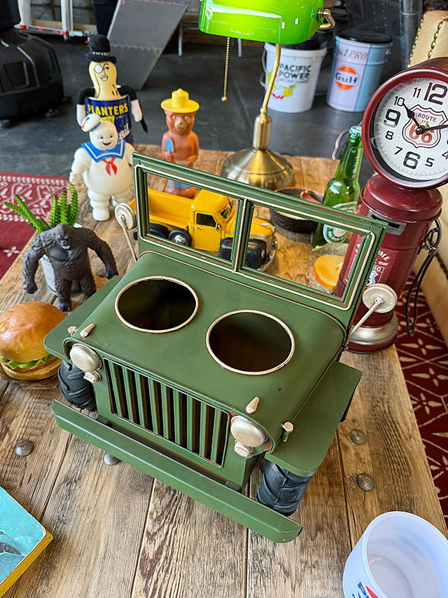 ジープ　ボトルホルダー＆フラワーポット　ブリキオブジェ ■ アメリカ雑貨 アメリカン雑貨 |  | 01