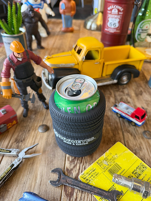 ムーンアイズ　タイヤ　クージー　缶クーラー＆ペンホルダー |  | 01