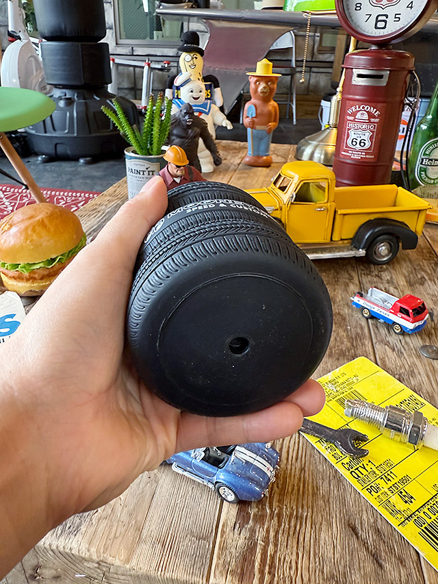 ムーンアイズ　タイヤ　クージー　缶クーラー＆ペンホルダー |  | 03