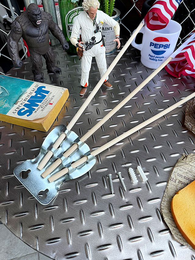 フラッグを3本立てる金具　スティックフラッグ　三連　ウォールマウント　※フラッグは別売 ■ アメリカン雑貨 アメリカ雑貨 |  | 04