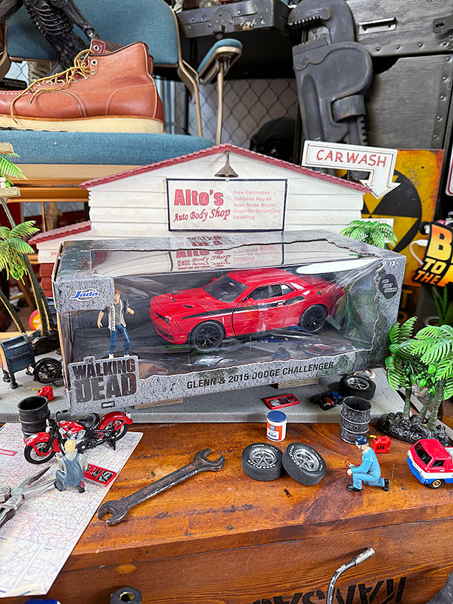 Jada　海外ドラマ「ウォーキングデッド」　2015年　ダッジ　チャレンジャー　SRT ヘルキャット　ミニカー　1/24　（グレンのフィギュア付） |  | 07