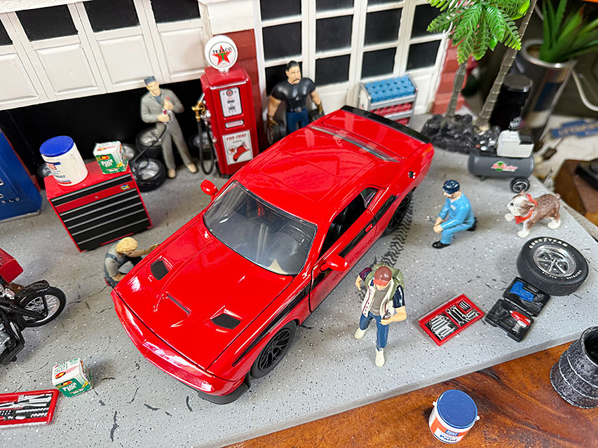 Jada　海外ドラマ「ウォーキングデッド」　2015年　ダッジ　チャレンジャー　SRT ヘルキャット　ミニカー　1/24　（グレンのフィギュア付） |  | 01