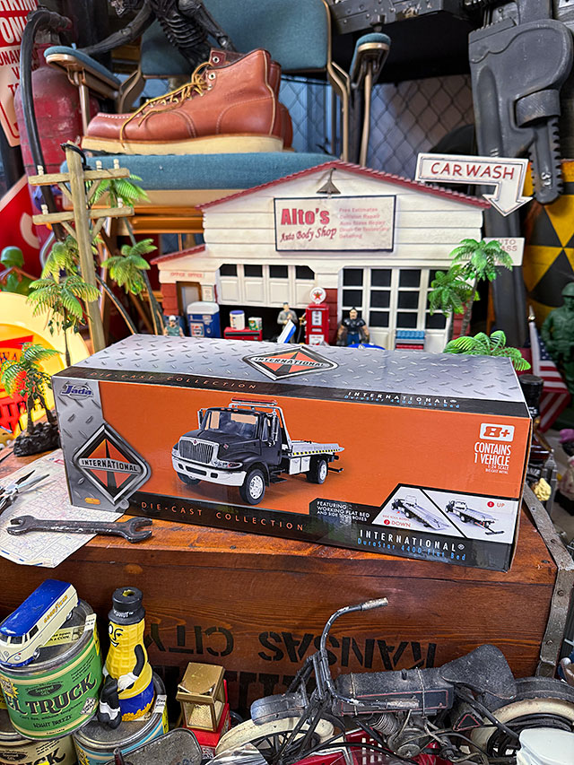 Jada　インターナショナル　デュラスター4400　フラットベッド　ダイキャストミニカー　1/24　(ブラック)　積載トラック　キャリアカー |  | 07