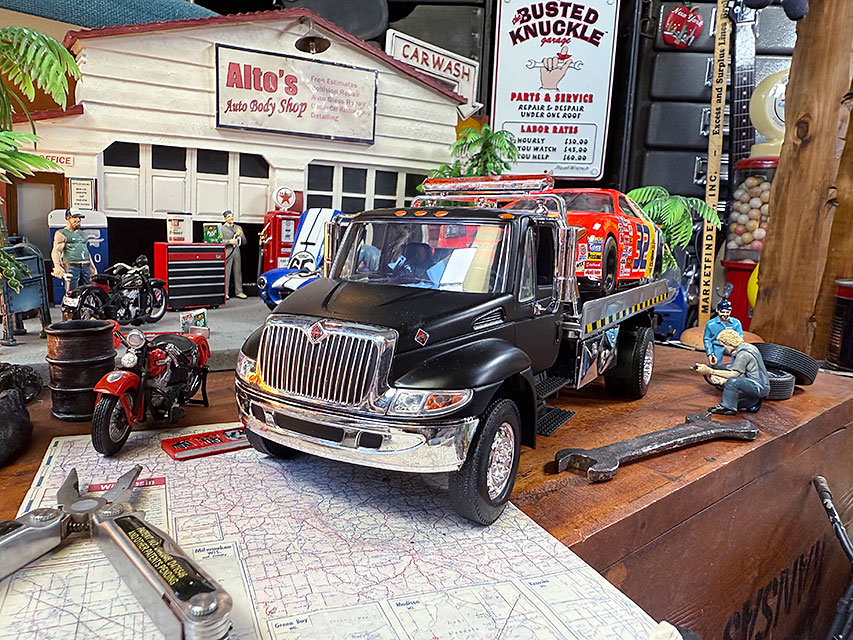 Jada　インターナショナル　デュラスター4400　フラットベッド　ダイキャストミニカー　1/24　(ブラック)　積載トラック　キャリアカー |  | 02