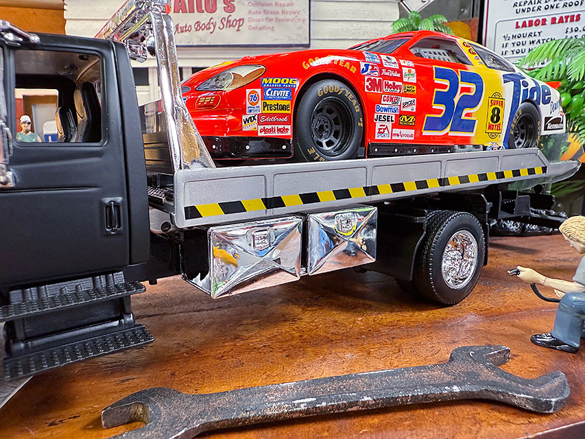 Jada　インターナショナル　デュラスター4400　フラットベッド　ダイキャストミニカー　1/24　(ブラック)　積載トラック　キャリアカー |  | 03