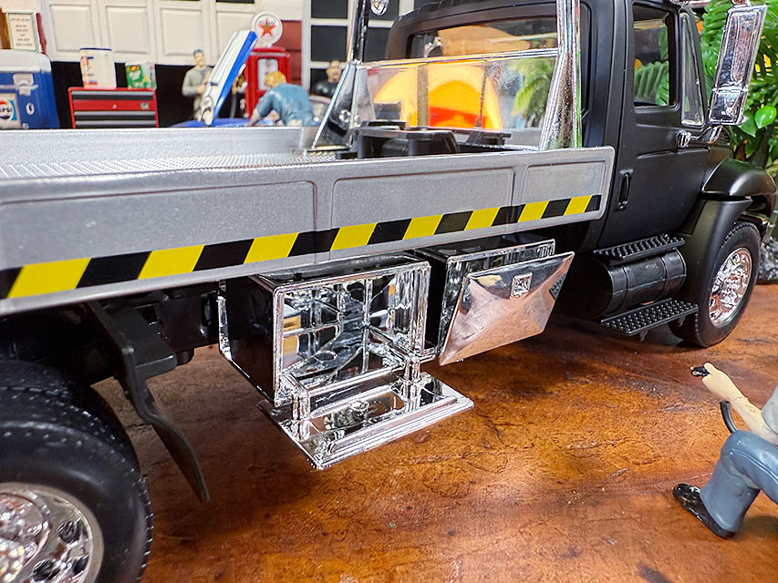 Jada　インターナショナル　デュラスター4400　フラットベッド　ダイキャストミニカー　1/24　(ブラック)　積載トラック　キャリアカー |  | 06