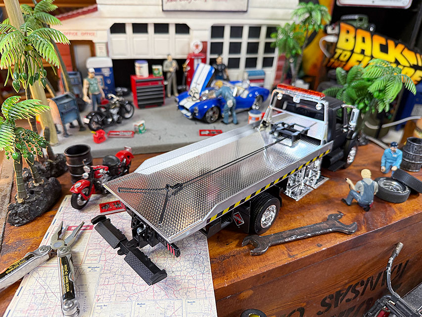 Jada　インターナショナル　デュラスター4400　フラットベッド　ダイキャストミニカー　1/24　(ブラック)　積載トラック　キャリアカー |  | 08