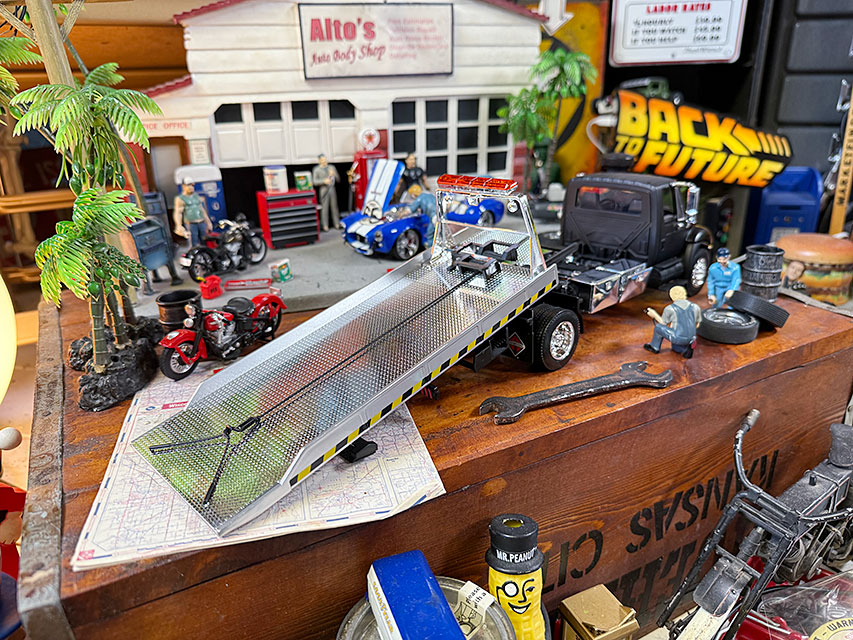 Jada　インターナショナル　デュラスター4400　フラットベッド　ダイキャストミニカー　1/24　(ブラック)　積載トラック　キャリアカー |  | 09