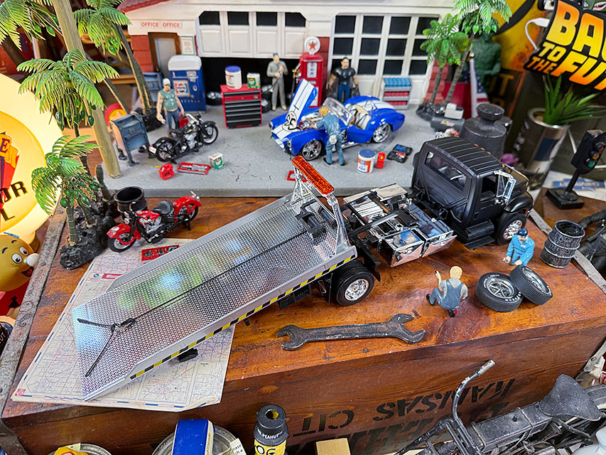 Jada　インターナショナル　デュラスター4400　フラットベッド　ダイキャストミニカー　1/24　(ブラック)　積載トラック　キャリアカー |  | 13